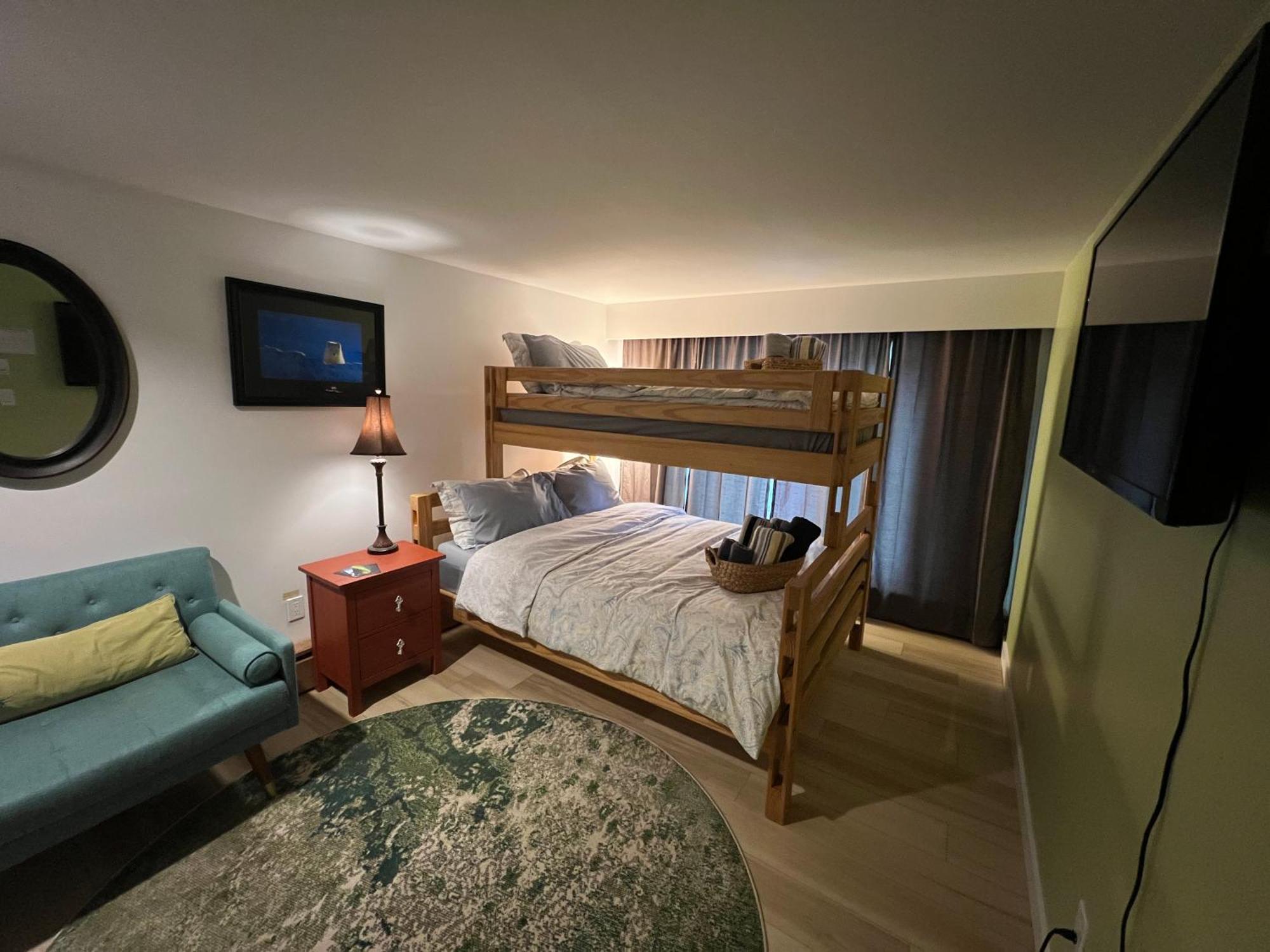 好丘。Hacho House Bed & Breakfast Yellowknife Dış mekan fotoğraf