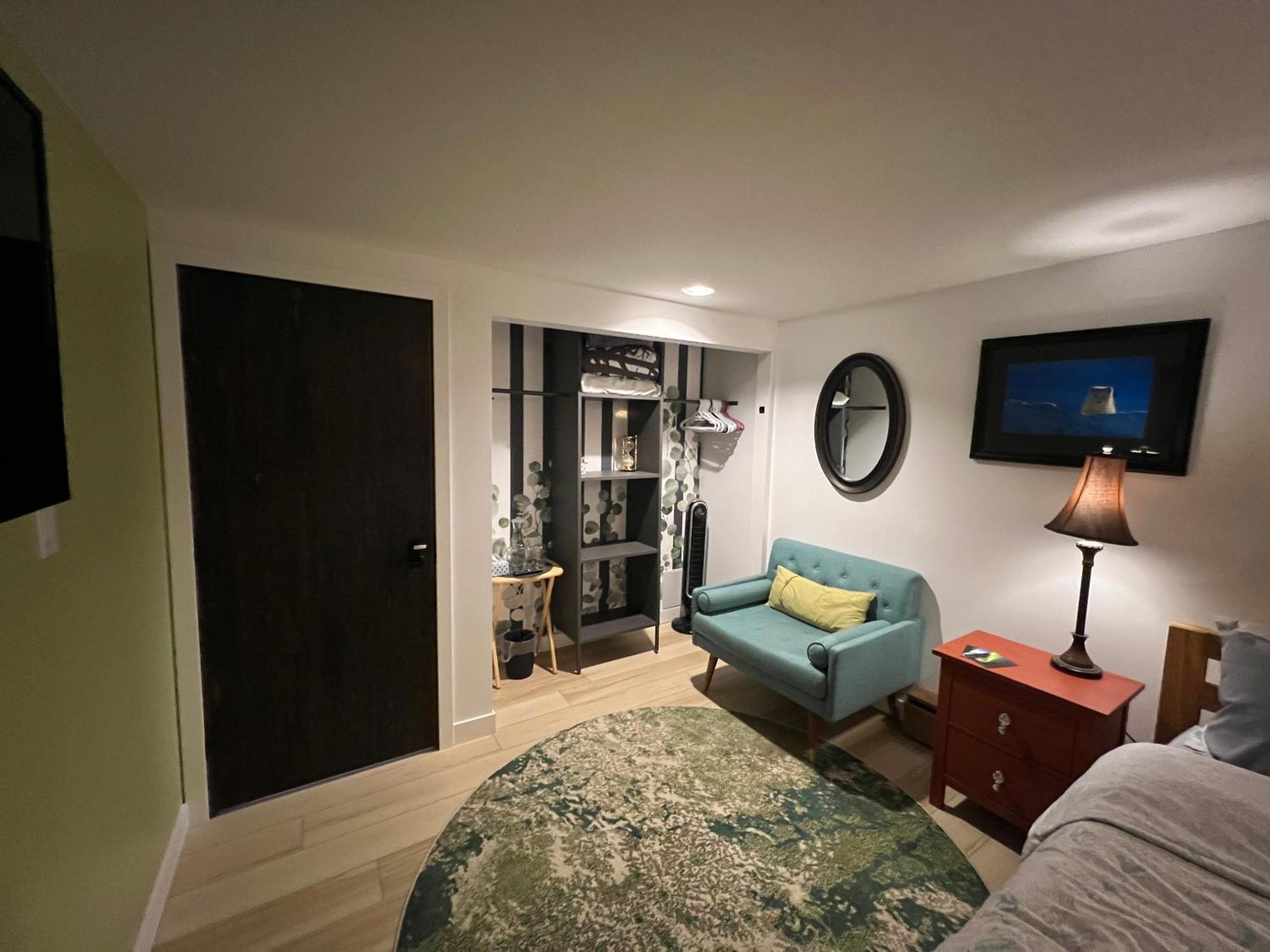 好丘。Hacho House Bed & Breakfast Yellowknife Dış mekan fotoğraf